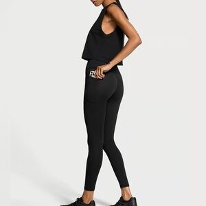 ✨NWT✨ Victoria's Secret Sport High Rise Black Pocket Essential Leggings L Short